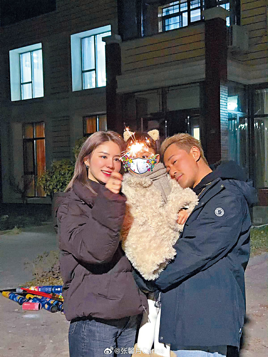 林峯忙工作之餘，一有時間就會陪太太和囡囡。