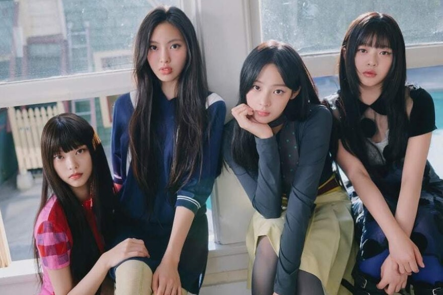 ADOR發佈NewJeans出道4周年紀念影片,四位成員Minji、Hanni、Hyein及Haerin齊集。