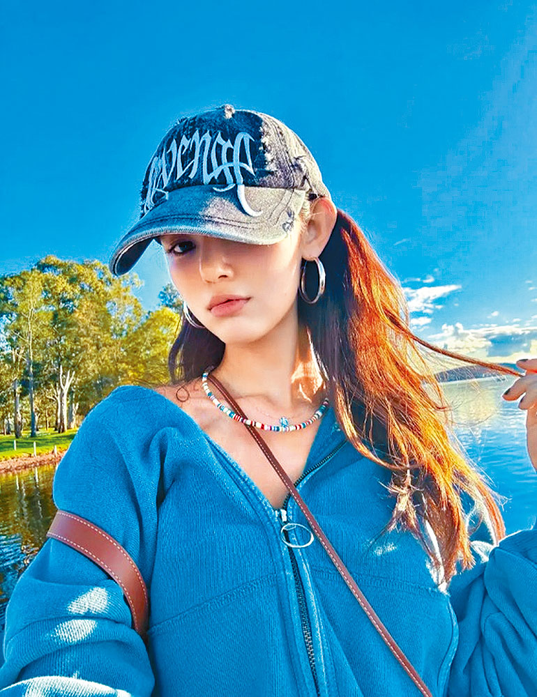 唯一落單的前成員Danielle，亦趁NewJeans出道4周年在IG發布新相。