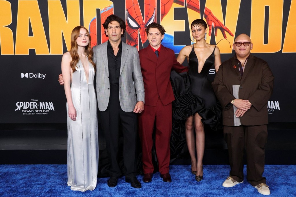 （左起）Sadie Sink、Jon Bernthal、湯姆賀倫、Zendaya及Jacob Batalon一同出席《蜘蛛俠4》洛杉磯首映禮。