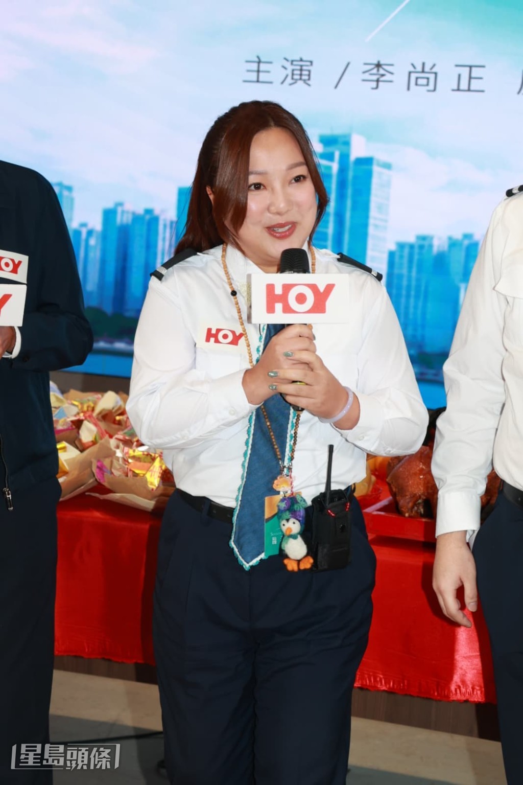 妹頭表示換上保安造型後,需要大家仔細看才能認出是她。