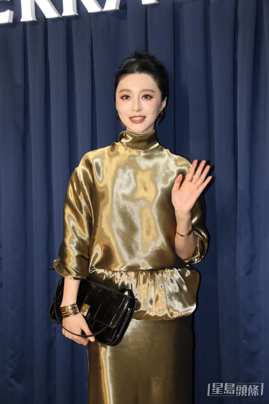 范冰冰在活動中與粉絲互動交流。