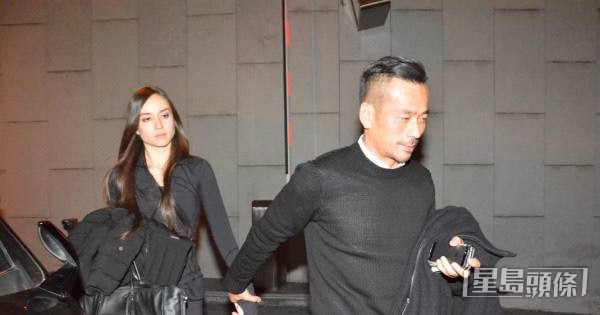 Mandy Lieu曾獲周焯華護送返豪宅,並在記者面前上演「世紀拖手」。