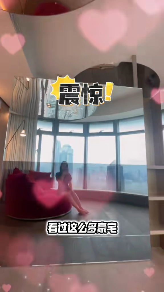 有地產經紀拍片介紹單位,稱未見過一間房有如此多鏡子。