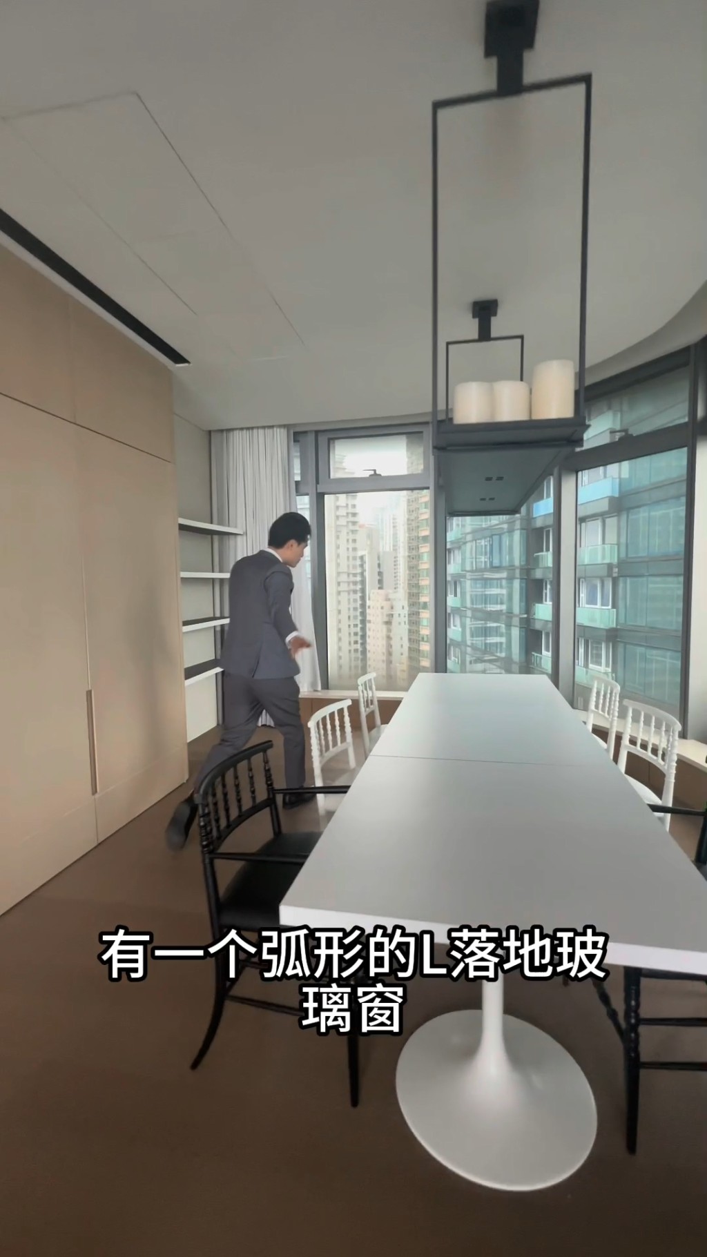 飯廳放置6人長餐桌後,空間感依然充足。