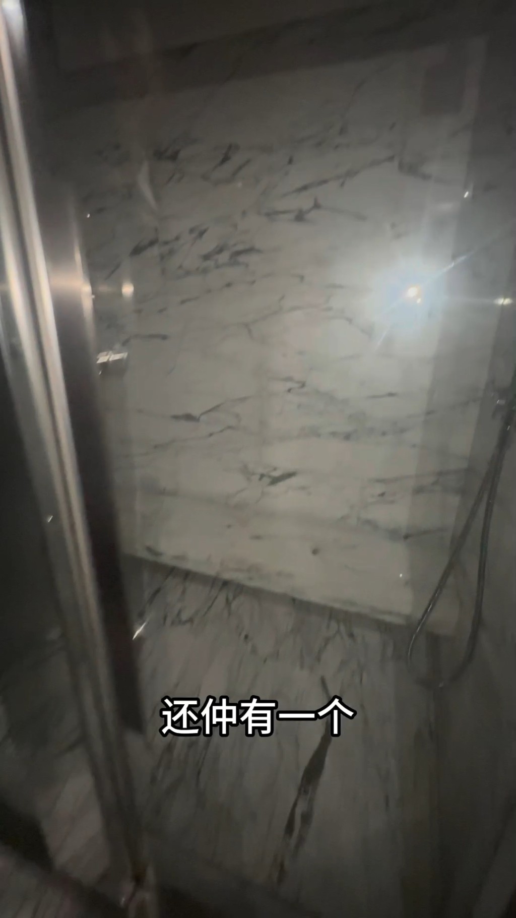單位內設有桑拿房。