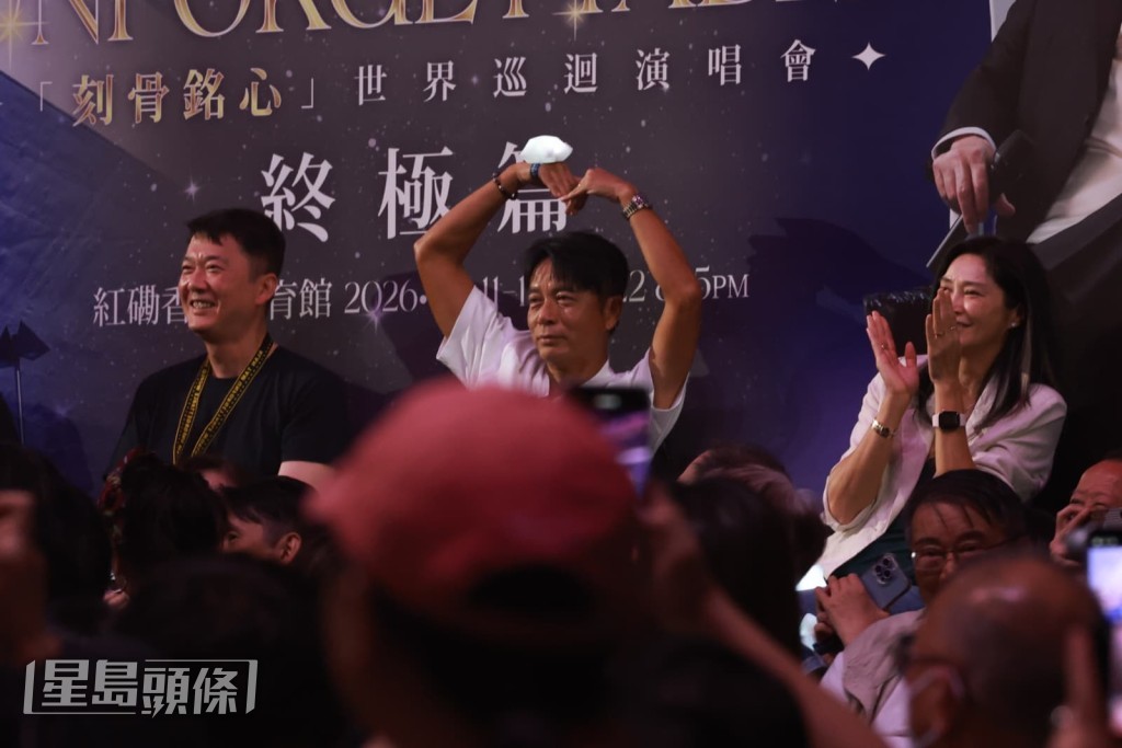 李克勤透露，自己與曾志偉在看騷時感動落淚。