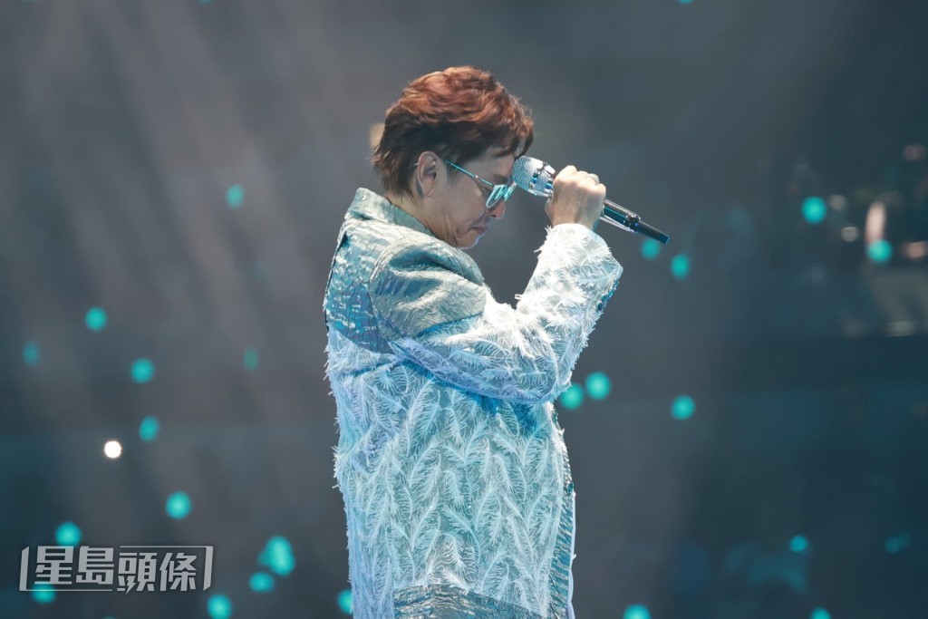 阿倫在演唱多首歌曲期間，感觸良多。