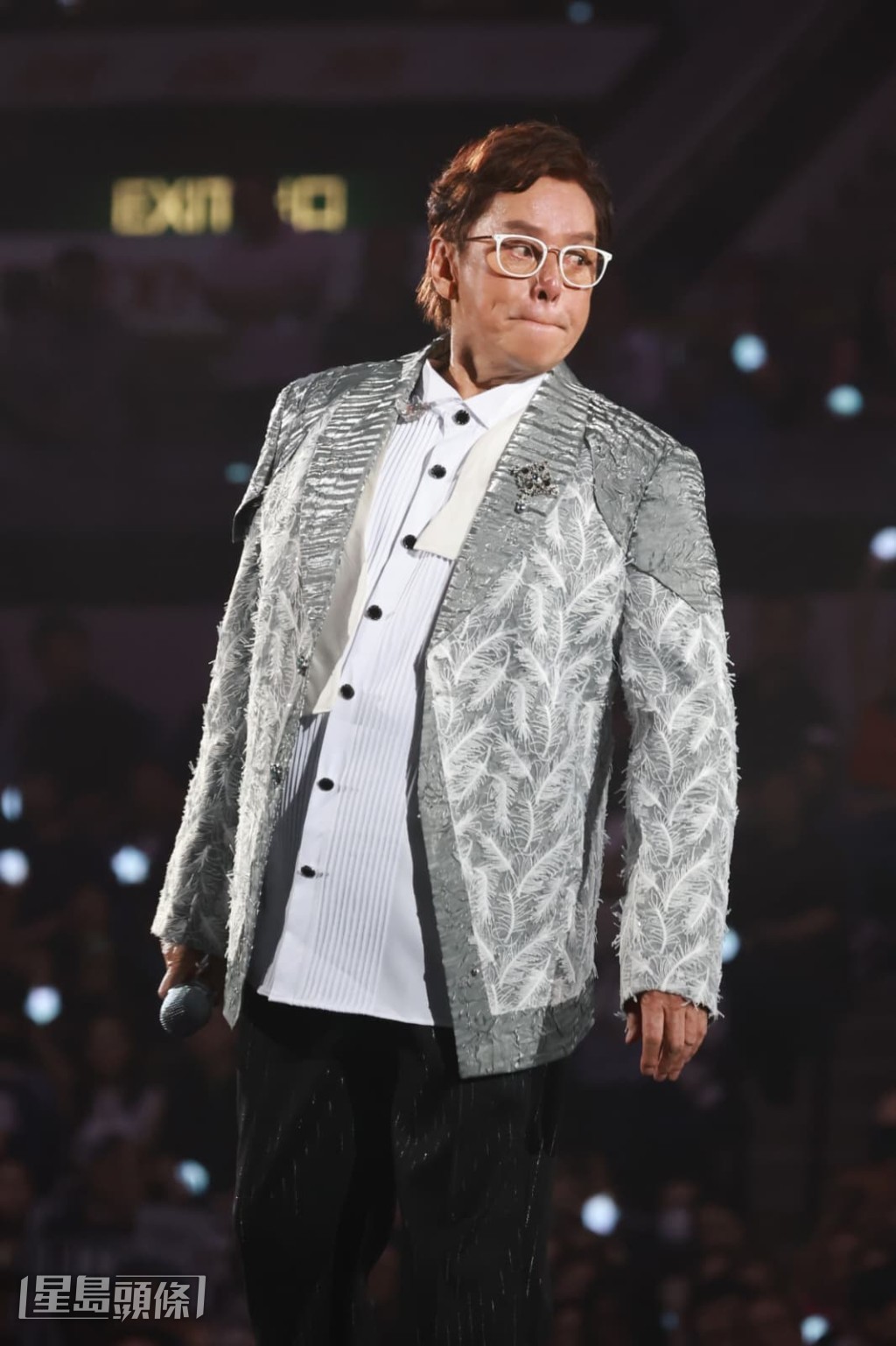看到歌迷即使行動不便也到場支持，阿倫深感感動。