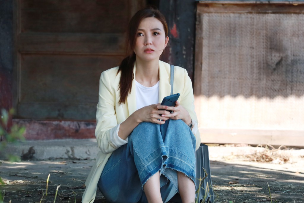 吳若希飾演時尚雜誌編輯兼港聞記者單佩嘉。