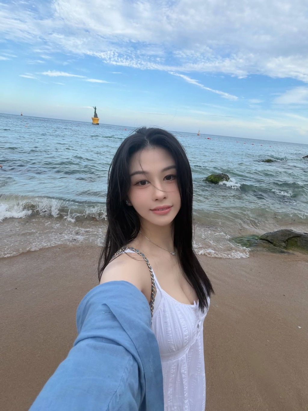 在陽光照射下,呈現若隱若現效果。