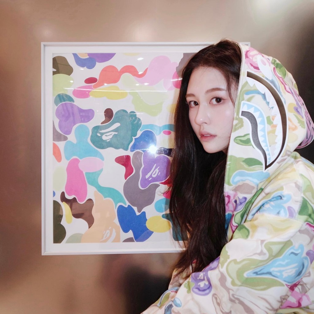 沈月現時主力發展模特兒事業,更經常為爸爸沈嘉偉代理的品牌做人肉衣架。