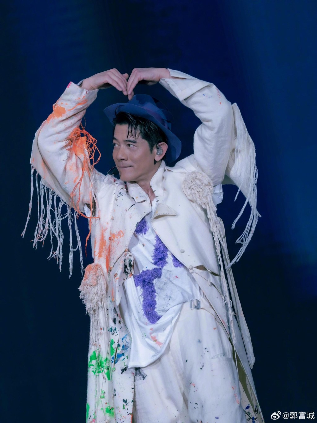 在台灣出道35年的城城,首度於高雄巨蛋舉辦連續兩場《ICONIC Tour》演唱會。
