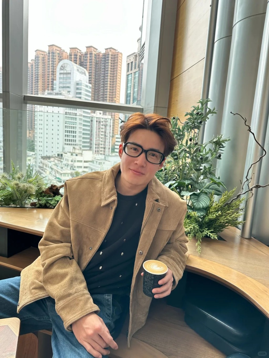 吳兆麟曾到加拿大留學，並於溫哥華電影學校修讀電影電視表演文憑課程。