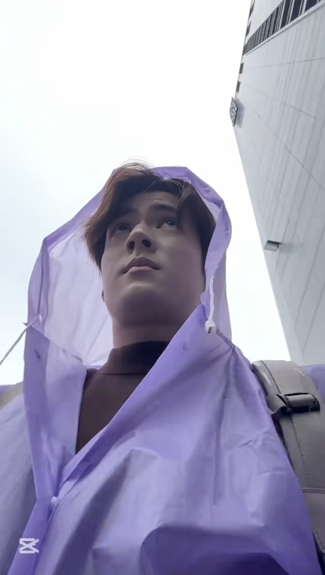 他一度冒着大雨四處奔走尋找機會。