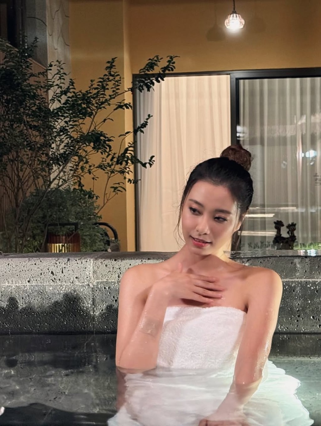 俞可程的打扮十分吸睛。