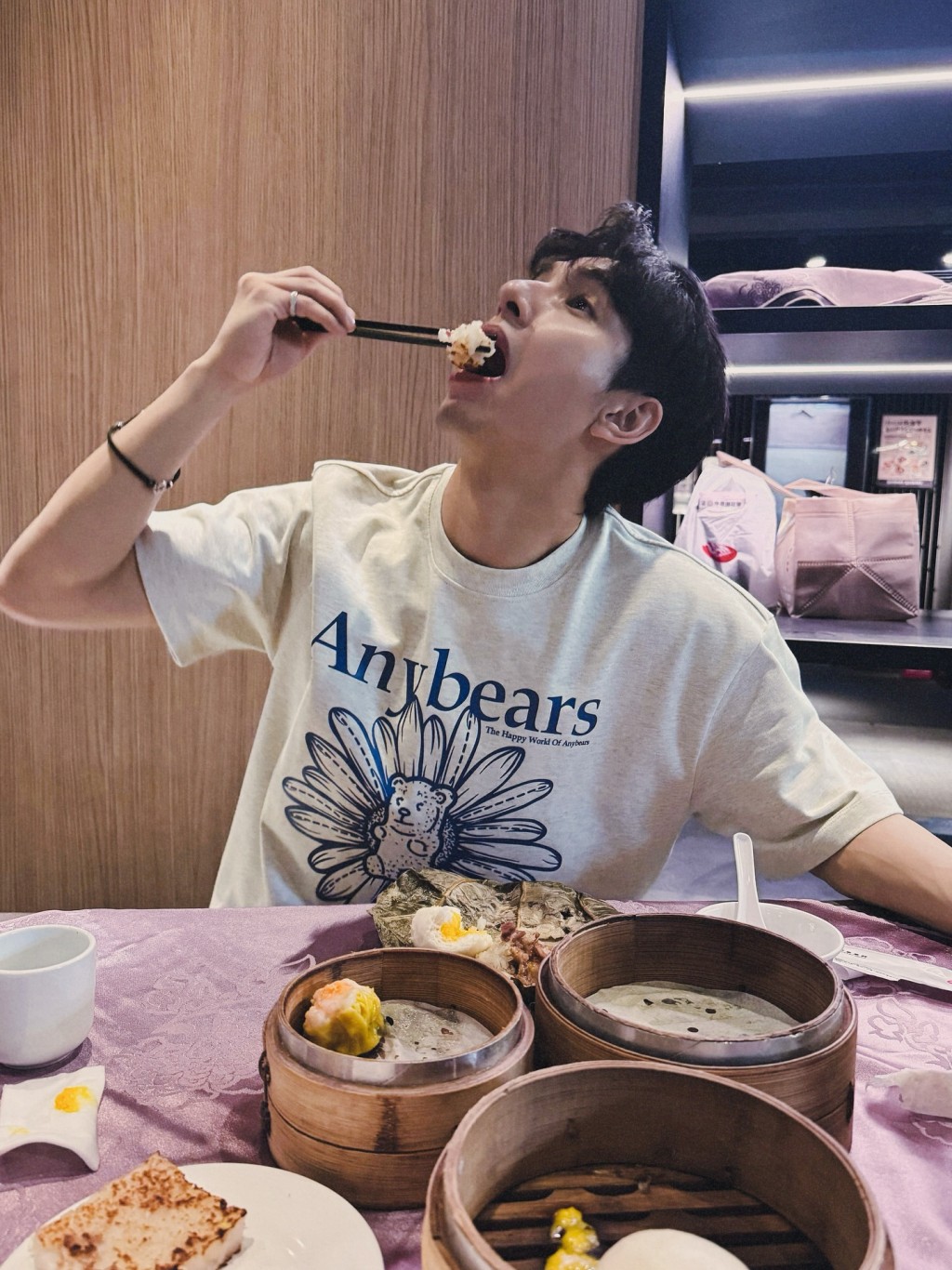 私下的方智弘原來熱愛美食,常在社交平台分享食物照片。