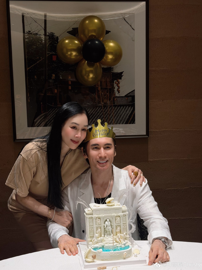 鍾麗緹近日忙於為丈夫慶祝生日。