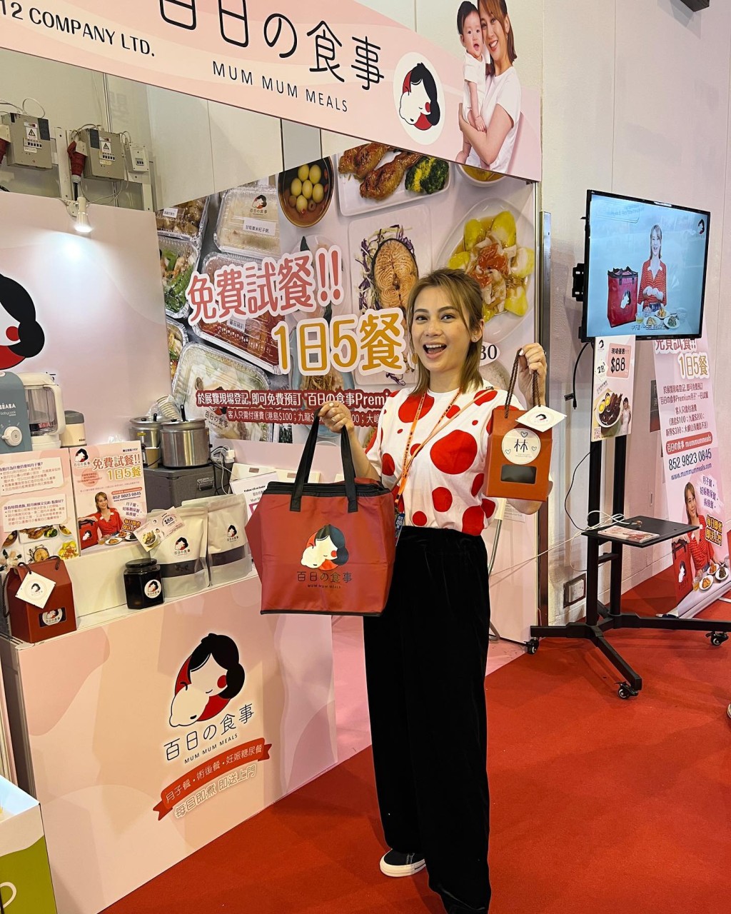 離港前,吳日言與丈夫一同打理飯糰店及月子餐生意。
