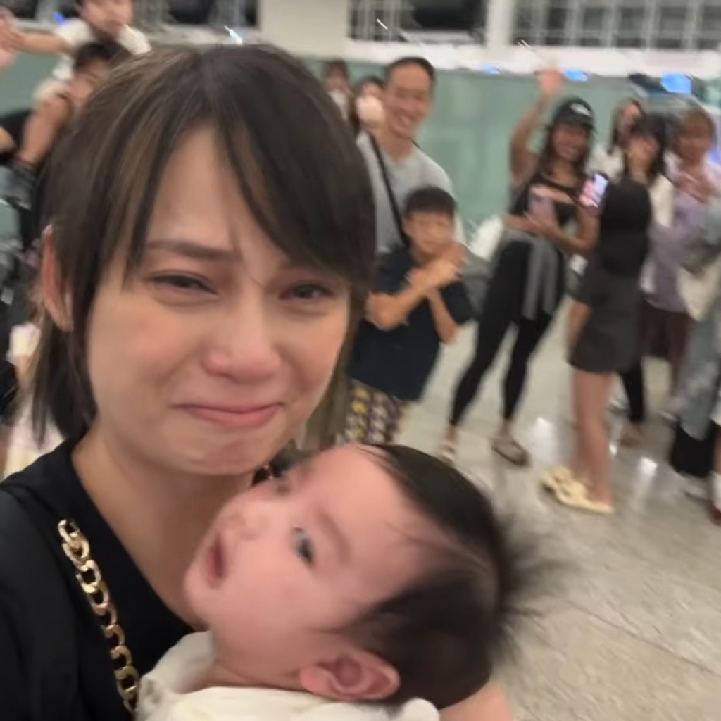 離港前,吳日言感到非常不捨。
