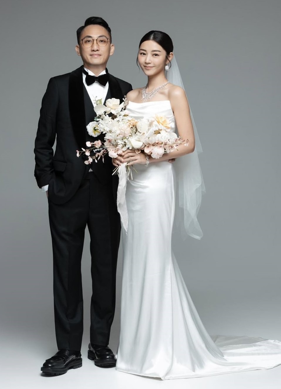 衛詩雅於2025年與拍拖兩年半的醫美醫生周祉安結婚。