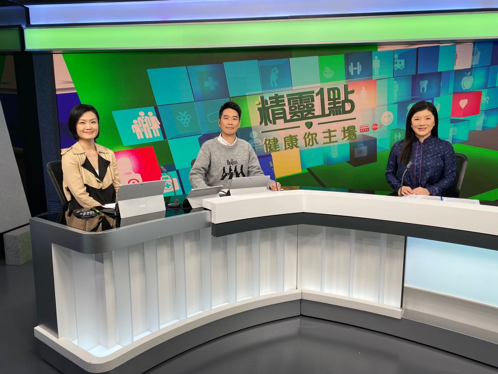 方健儀與潘蔚林一同主持港台節目《精靈一點》,二人笑稱是「經典重現」。